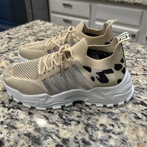 Stylish Beige Leopard Women's Sneakers
